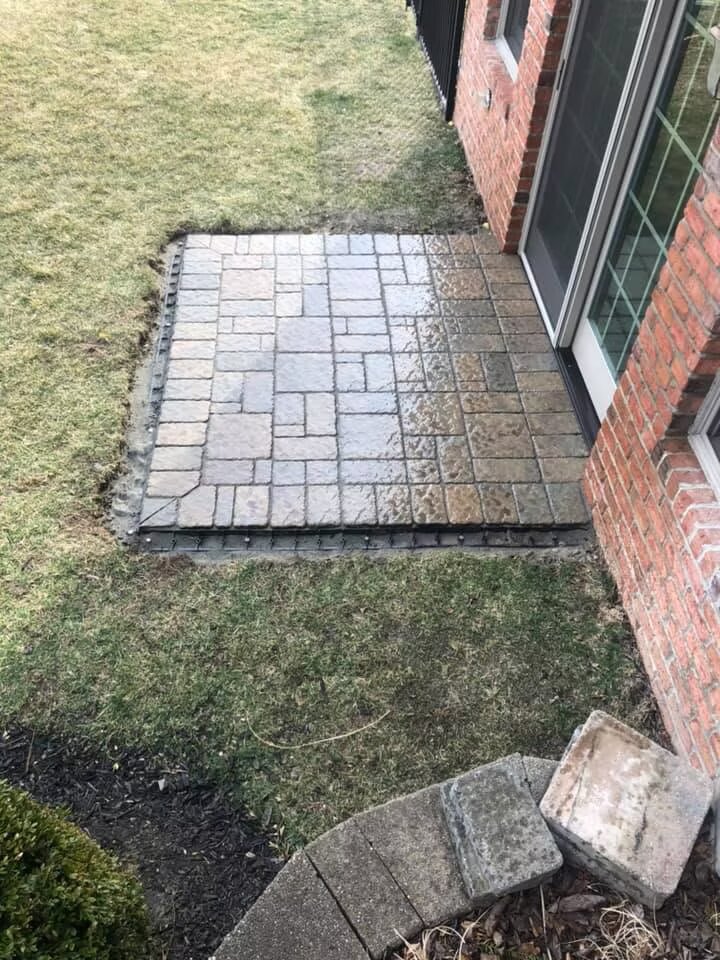 Small stamped cobblestone landing pad at a home side entrance